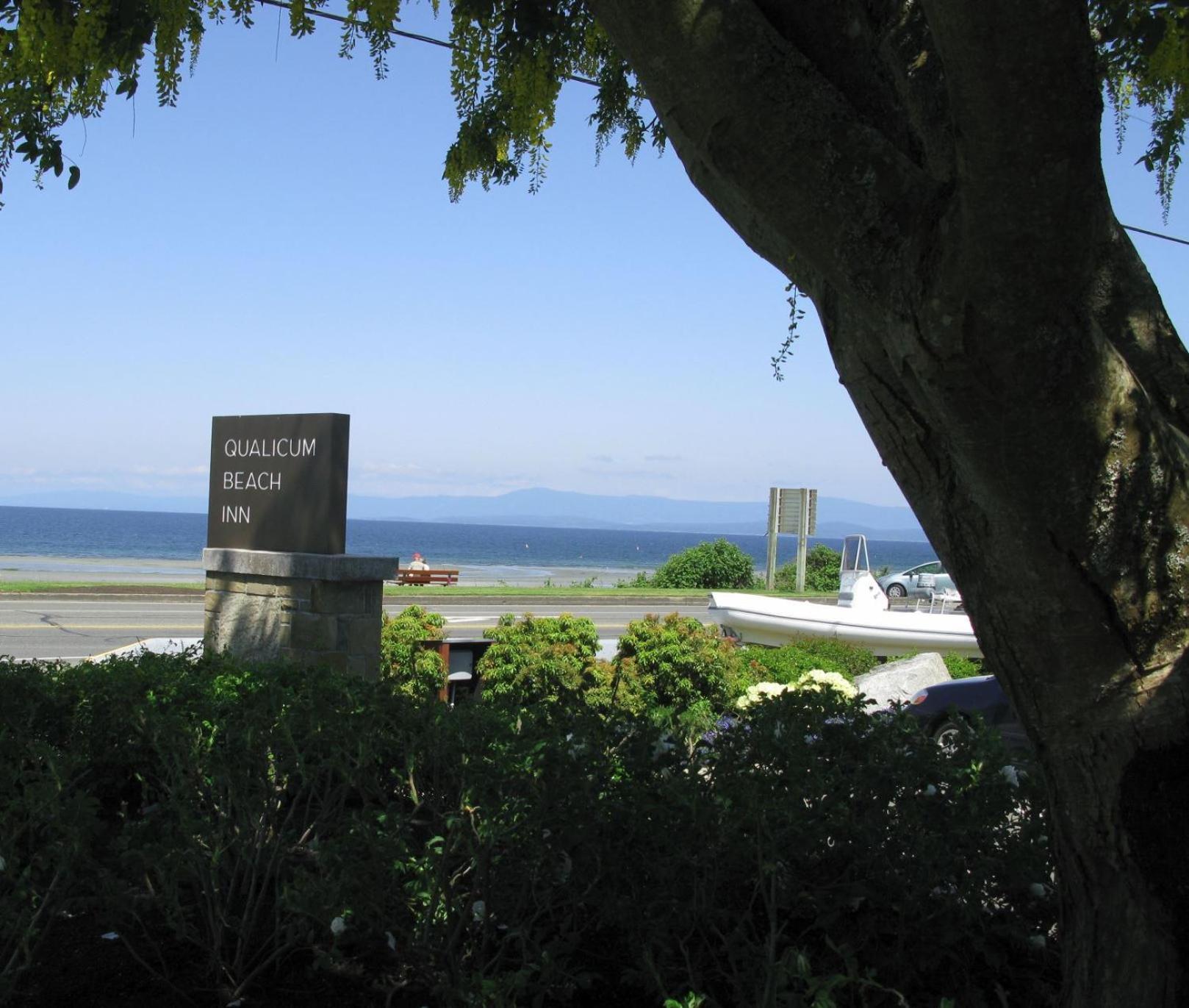 Qualicum Beach Inn Exterior photo