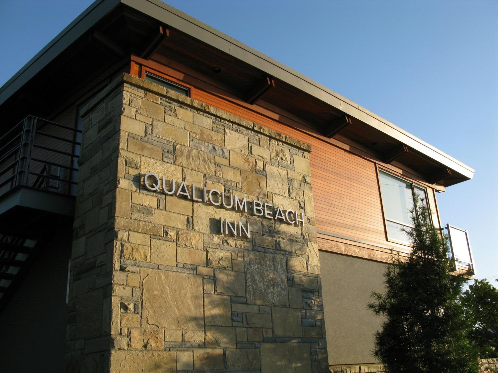 Qualicum Beach Inn Exterior photo